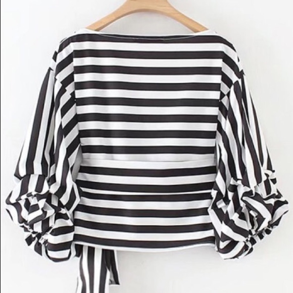🎉HP🎉 Striped side tie blouse - Picture 3 of 5